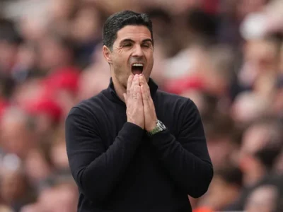 Sóng gió Arsenal: Arteta ngồi ghế nóng, Fabregas sẵn sàng thay thế