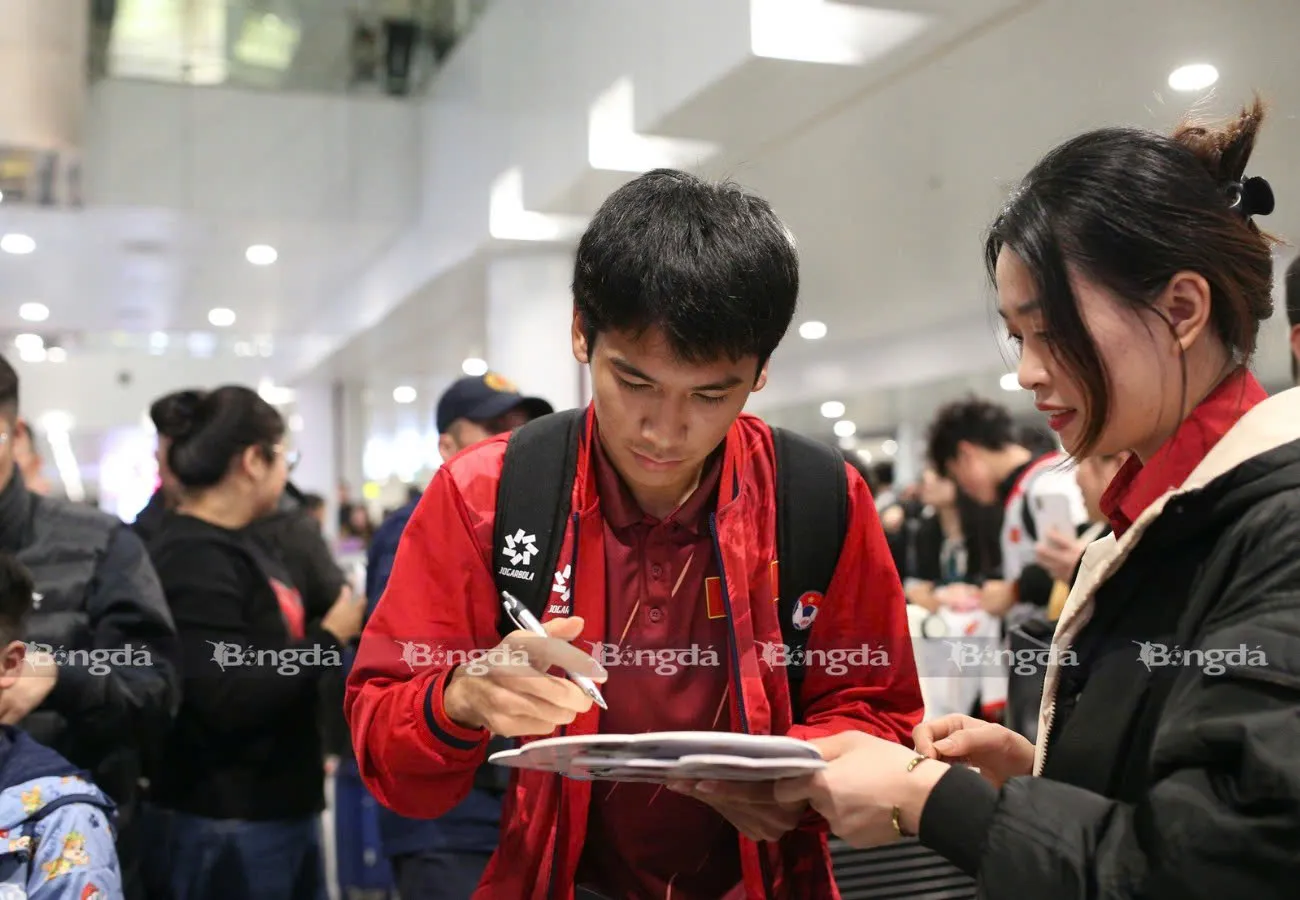 Văn Thuận ký tặng