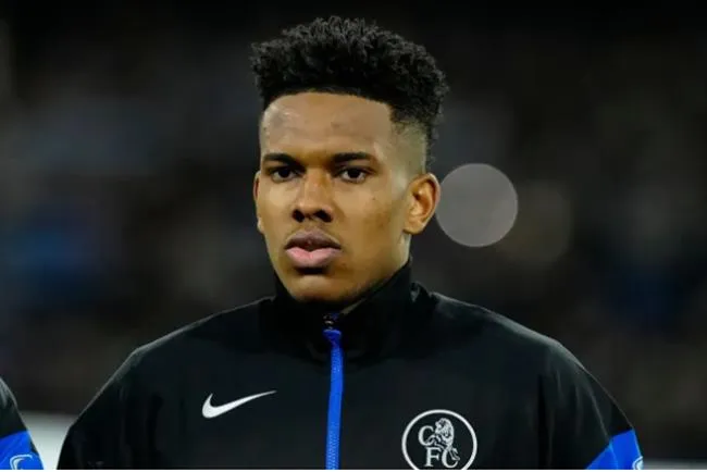 Estevao vang mat trong tran Chelsea gap West Ham.