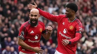 MU 2-0 Tottenham: Quỷ đỏ hủy diệt, Carrick tạo kỷ lục bất bại ấn tượng 1