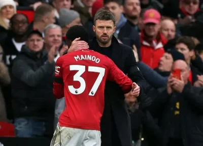 Berbatov 'bật mí' lý do Mainoo bùng nổ dưới thời Carrick, MU hết lo mất ngôi sao 1