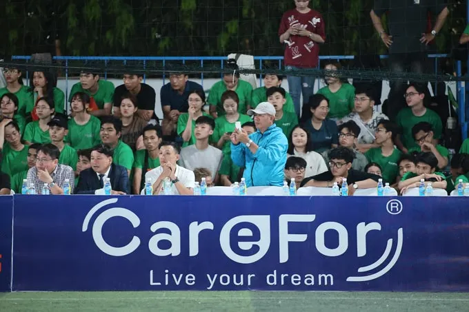 Luật sư Võ Đan Mạch và cựu tuyển thủ futsal Nguyễn Minh Trí tham dự